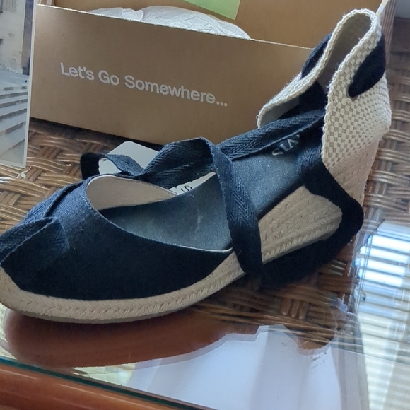Women's Black Espadrille Sandals - Picture 4 of 10